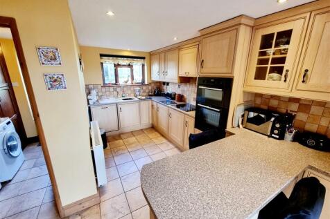 Kitchen 1.jpg