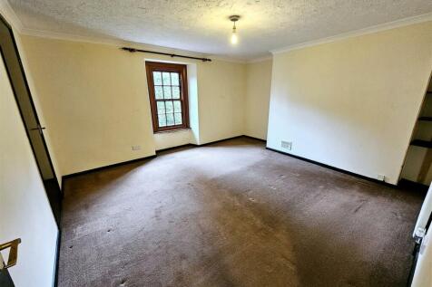 Bedroom 1.jpg