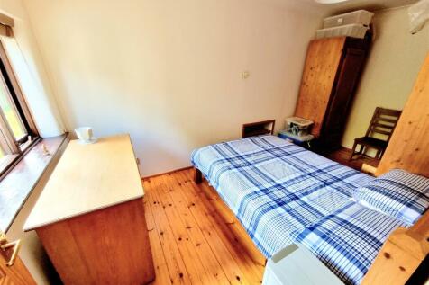 Bed 1.jpg