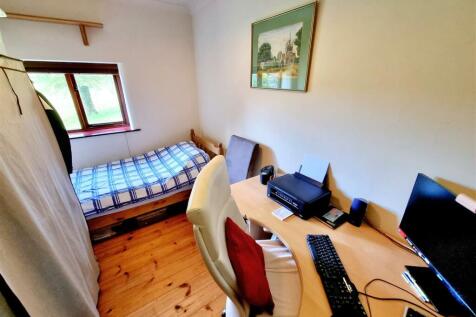 Bed 3.jpg