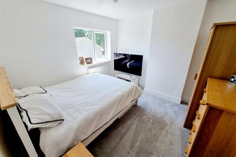 Bed 1.jpg
