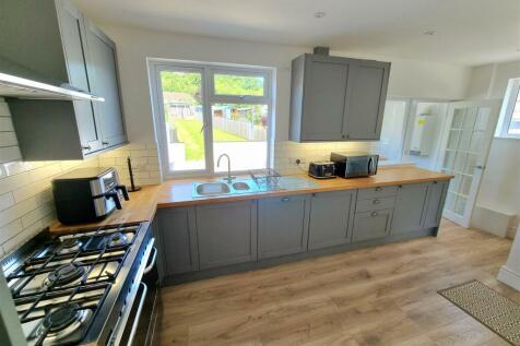 Kitchen 1.jpg