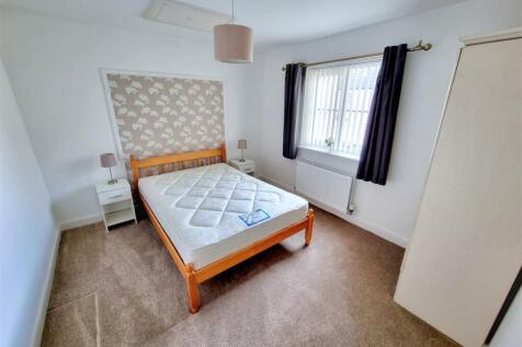 Bed 2.jpg