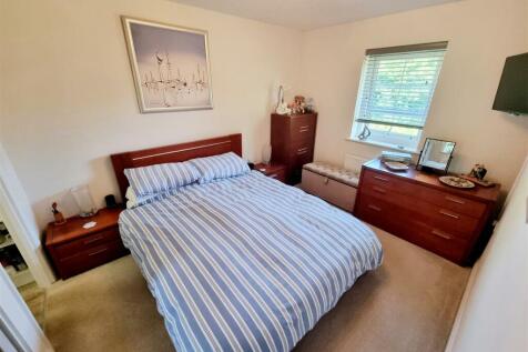Bed 1.jpg