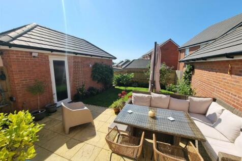 Patio 1.jpg