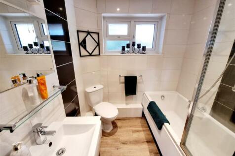 Bathroom 1.jpg