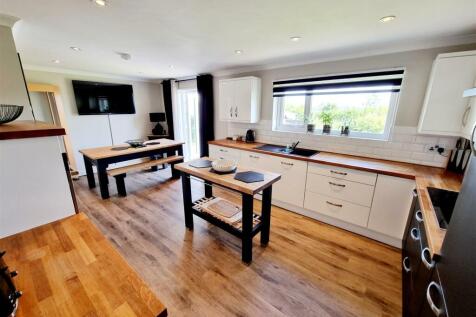 Kitchen 1.jpg