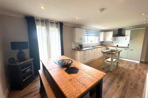 Kitchen 2.jpeg