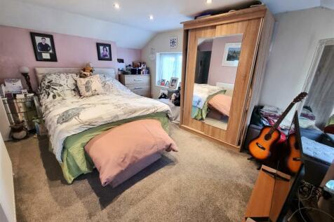 Bedroom 1.jpg