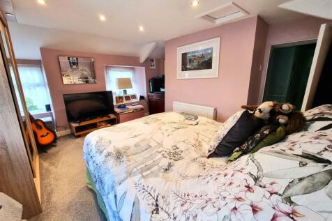 Bedroom 1.2.jpg