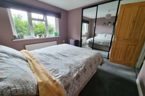 Bedroom 1.jpg