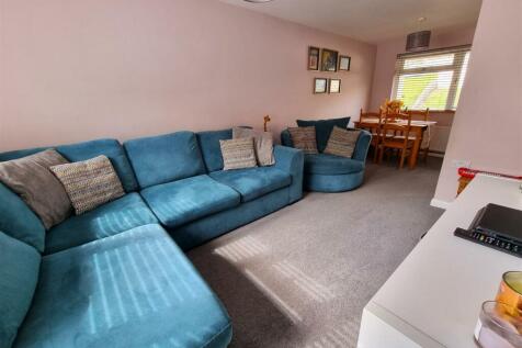 Living Room 2.jpg