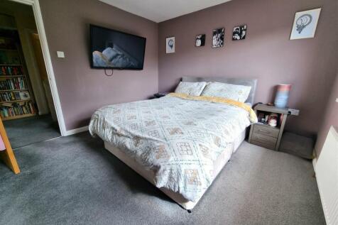 Bedroom 1.2.jpg