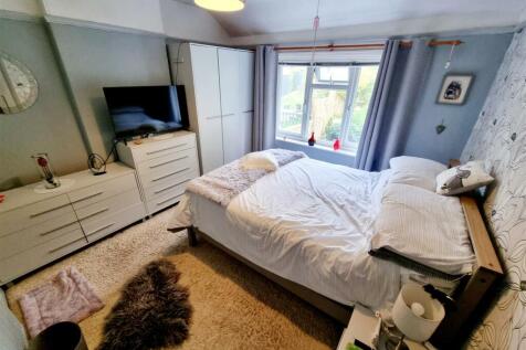 Bed 1.jpg
