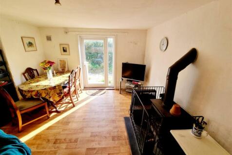 Sitting room 1.jpg