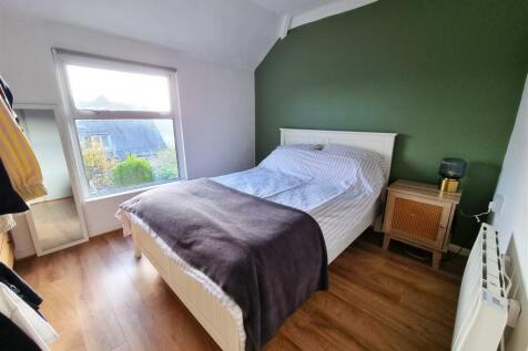 Bedroom 1.jpg