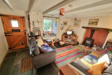 Sitting room 1.jpg