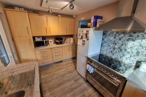 Kitchen 1.jpg