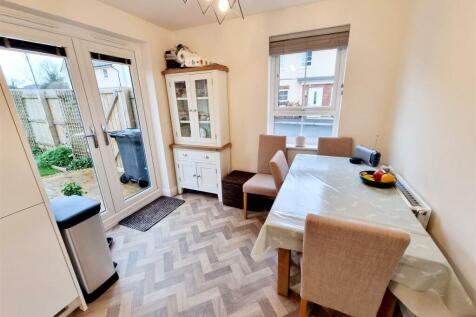 Dining Area.jpg
