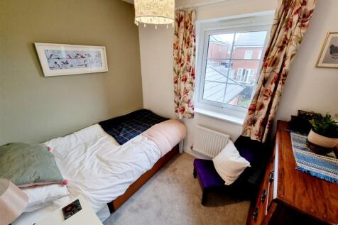 Bed 3.jpg