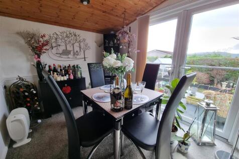 Dining Area.jpg