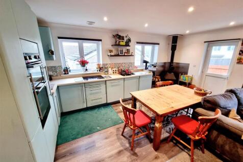Kitchen area.jpg