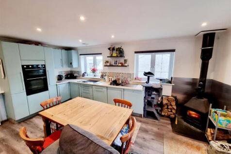 Kitchen Area 1.jpg
