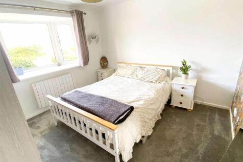 Bed 1.jpg