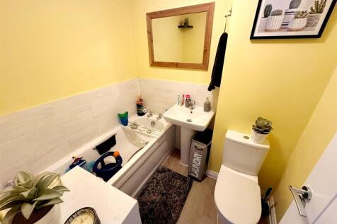 Family Bathroom.jpg