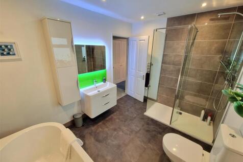 Bathroom 1.jpg