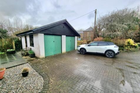 Double garage.jpg