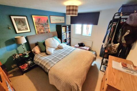 Bed 2.jpg