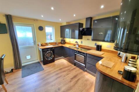 Kitchen 1.jpg