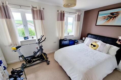 Bed 2.jpg