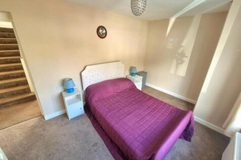 Bed 1.jpg