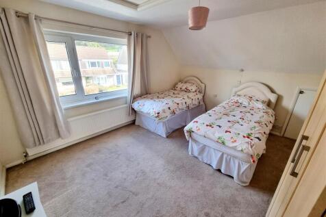 Bed 3.jpg