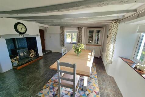 Dining Area.jpg