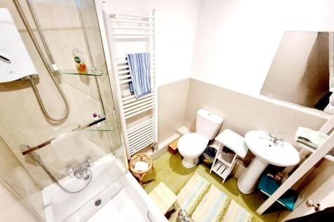 Bathroom 1.jpg