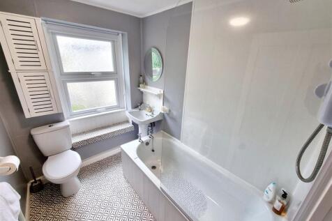 Bathroom.jpg