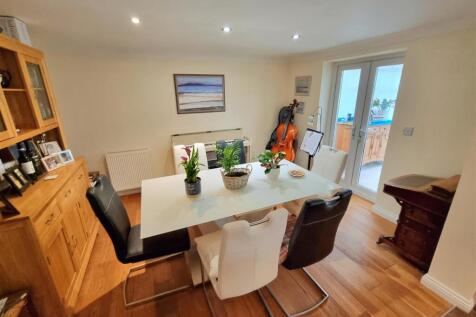 Dining area.jpg