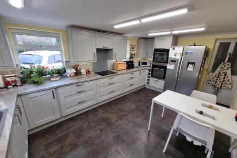 Kitchen 1.jpg