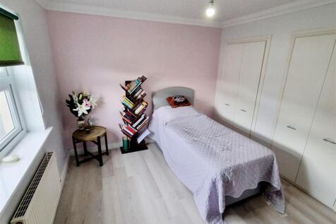 Bed 2.jpg