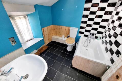 Bathroom.jpg