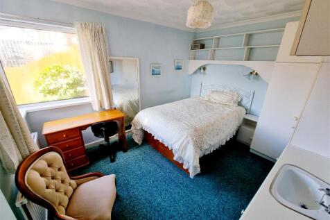 Bed 3.jpg