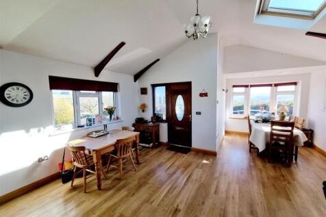 Dining area.jpg