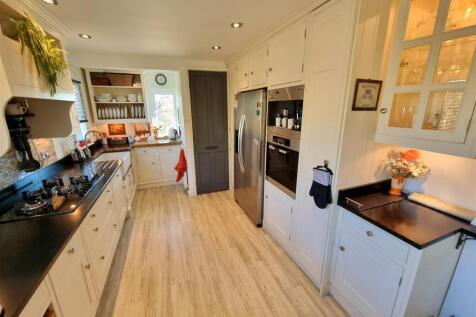 Kitchen area.jpg