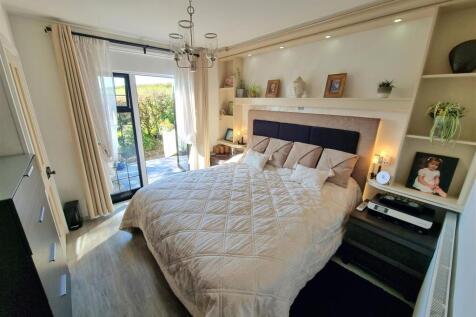 Bed 3.jpg