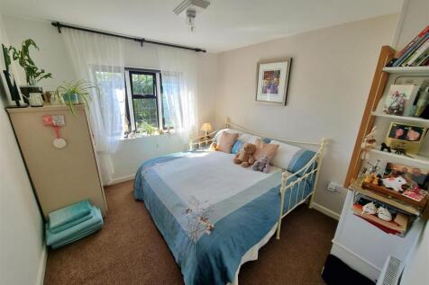 Bed 2.jpg