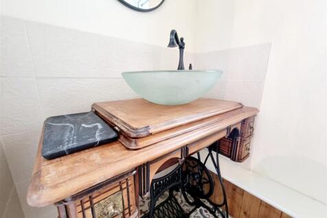WC sink.jpg