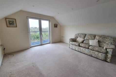 Living area 2.jpg